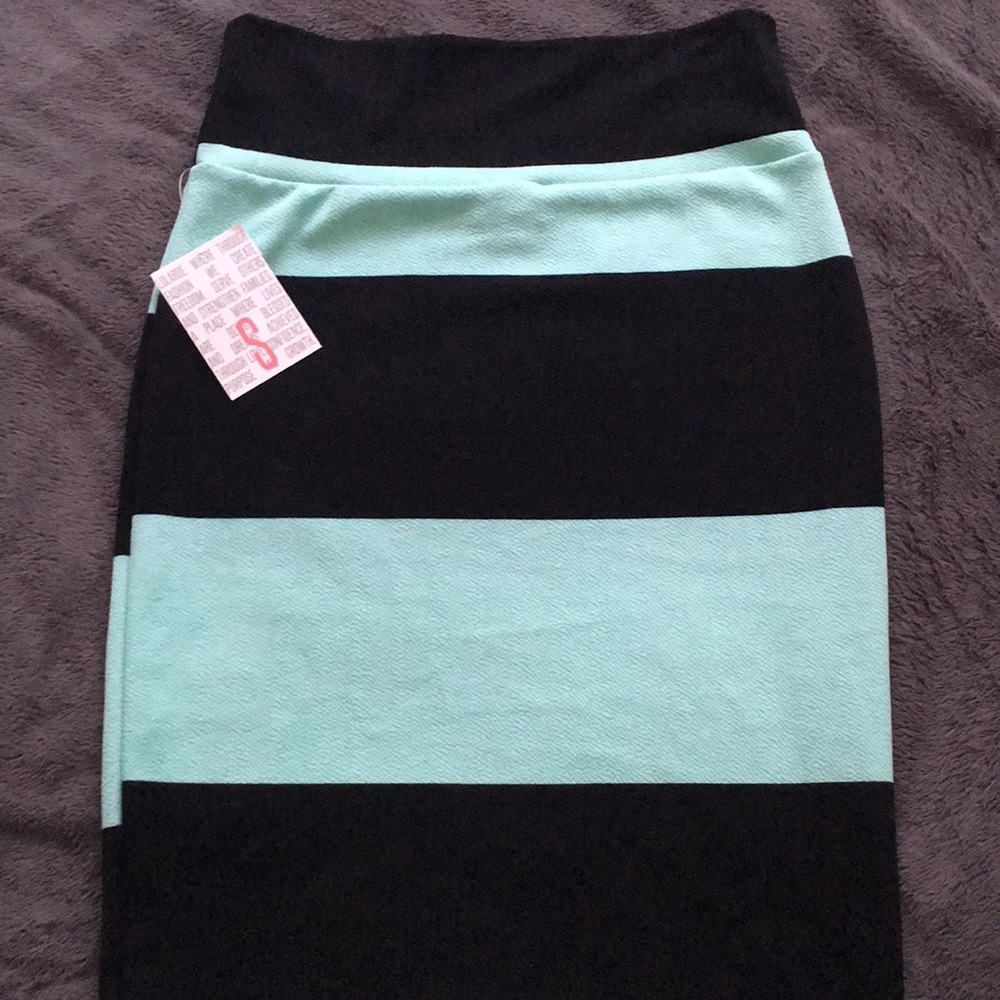 NWT Small Cassie Lularoe Skirt